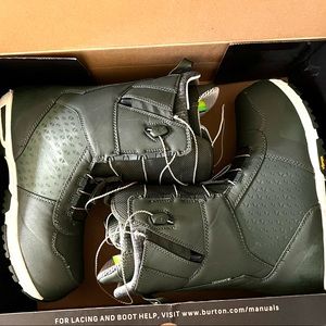 Burton brand new mens snowboarding boots